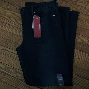 NWT Levi dark wash jeans. 36x32